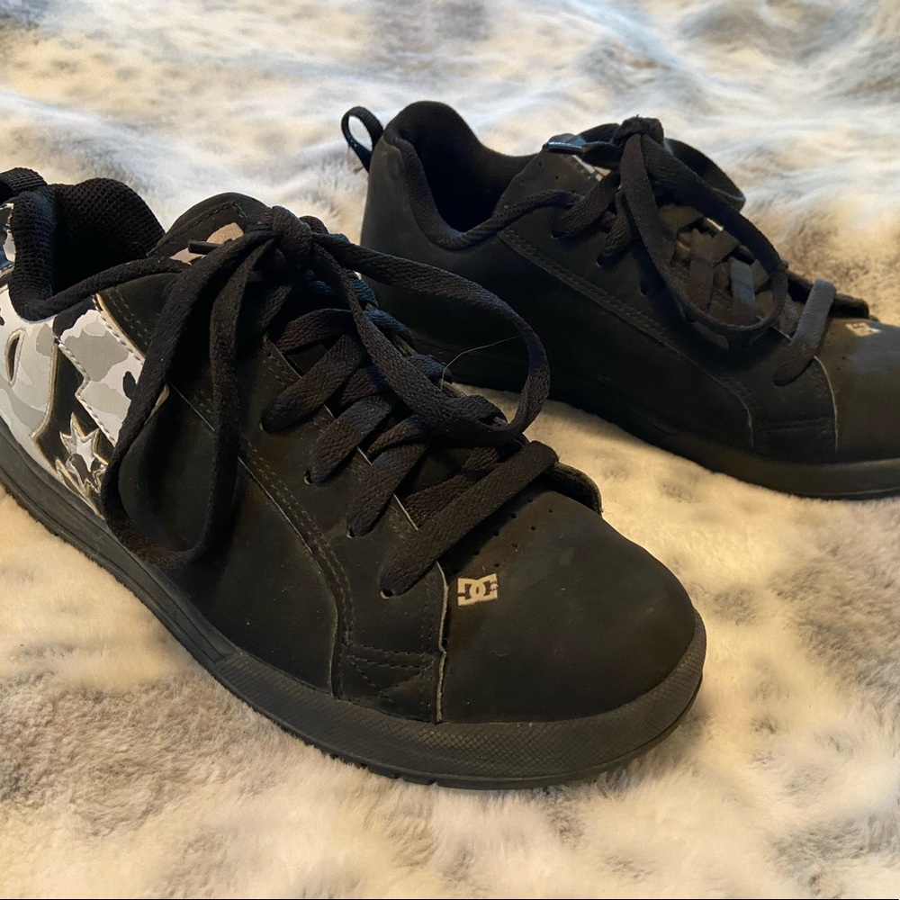 Black & white DC sneakers